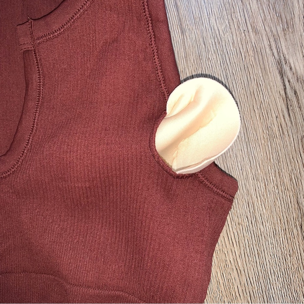 Seamless Ribbed Sports Crop Top - Picture 10 of 10